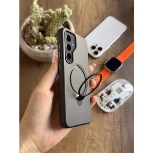 SAMSUNG S24 MAGSAFE UYUMLU STANDLI KARBON SOO-700 SİLİKON KILIF